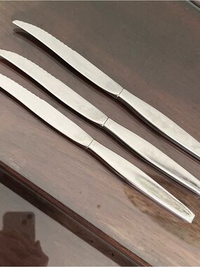 3 Piece Oneida Community Stainless FROSTFIRE Serrated Steak Knives set Vintage
